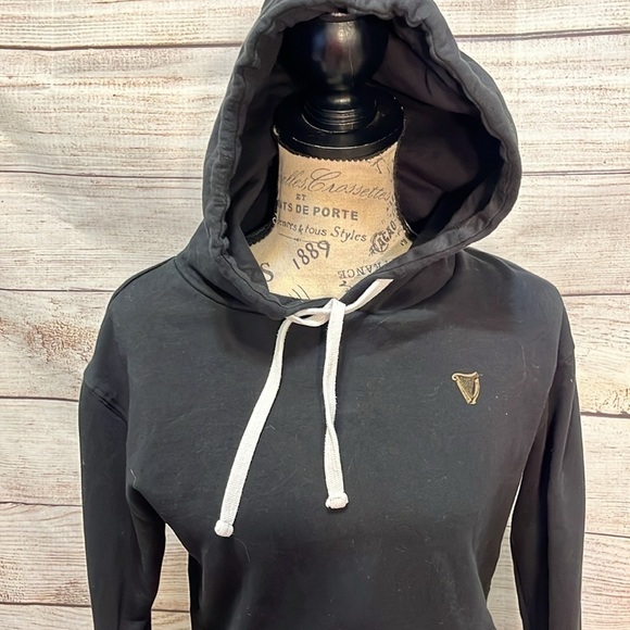 Guinness Cropped Sweatshirt Hoodie with Faux Shirt Underneath Size Large Beer - Picture 2 of 10